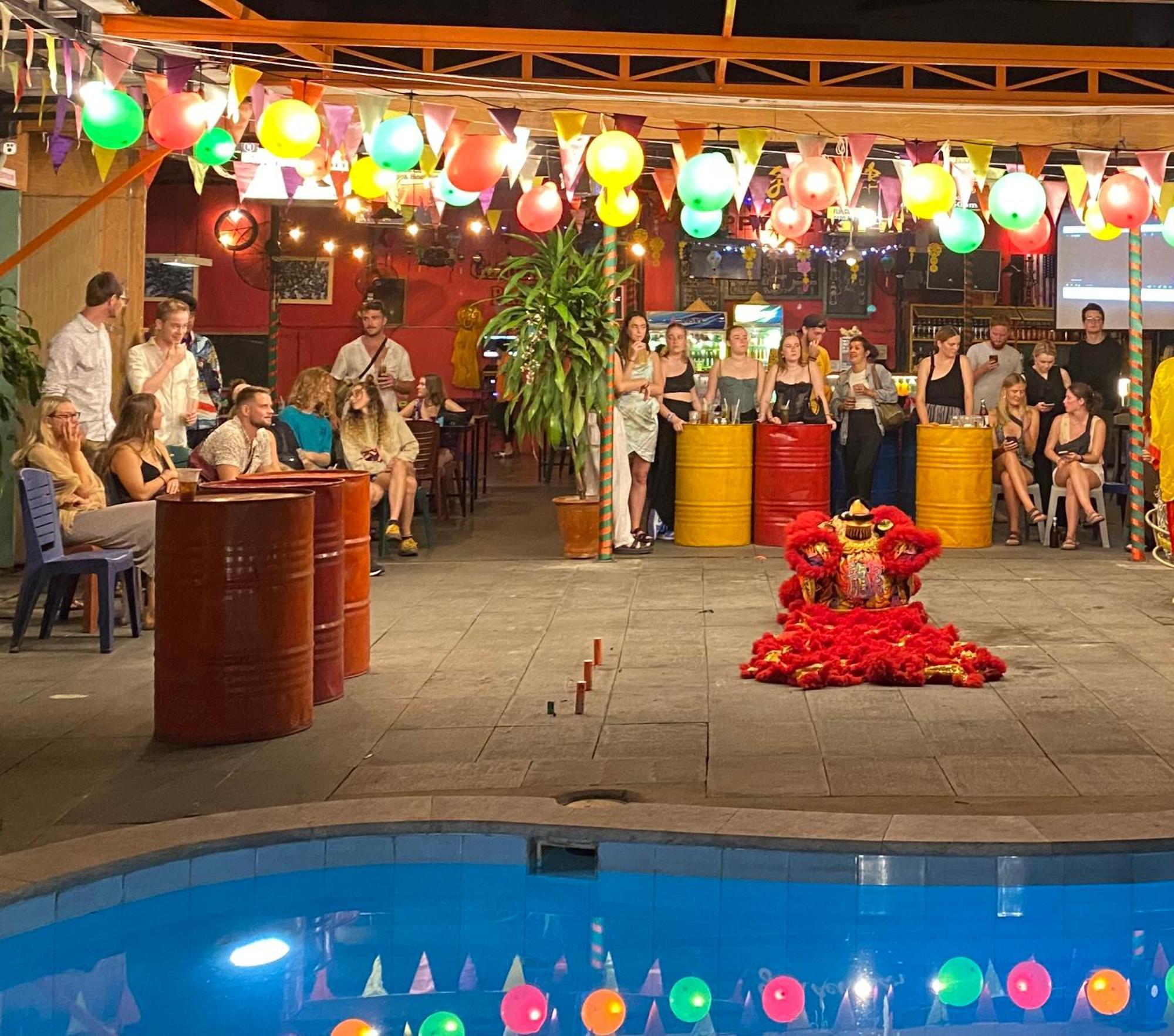 Bed Station Hostel & Pool Bar Hoi An " Former Sunflower" Buitenkant foto