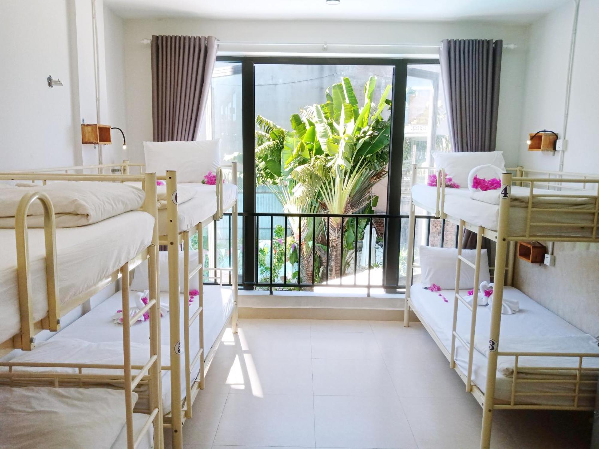 Bed Station Hostel & Pool Bar Hoi An " Former Sunflower" Buitenkant foto