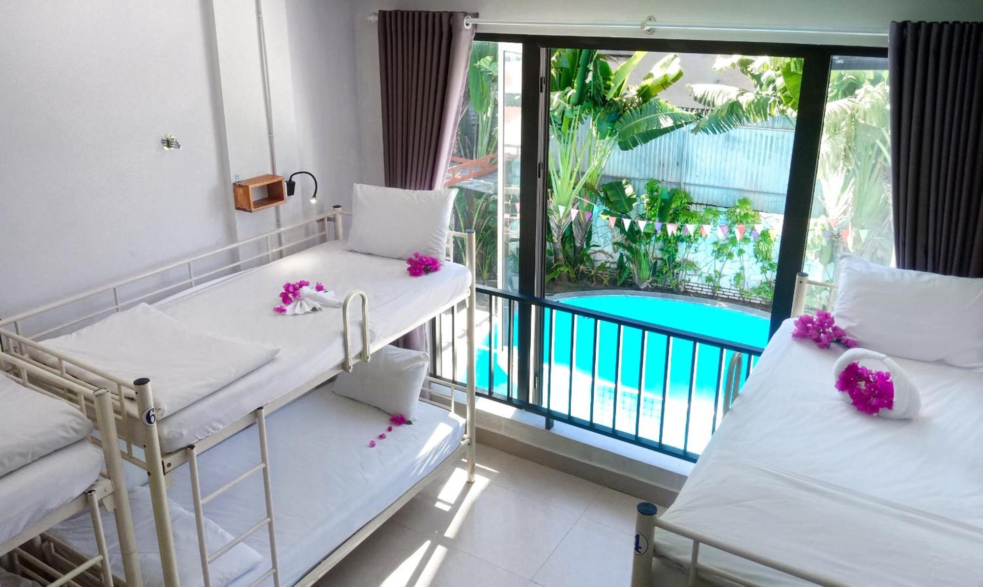 Bed Station Hostel & Pool Bar Hoi An " Former Sunflower" Buitenkant foto