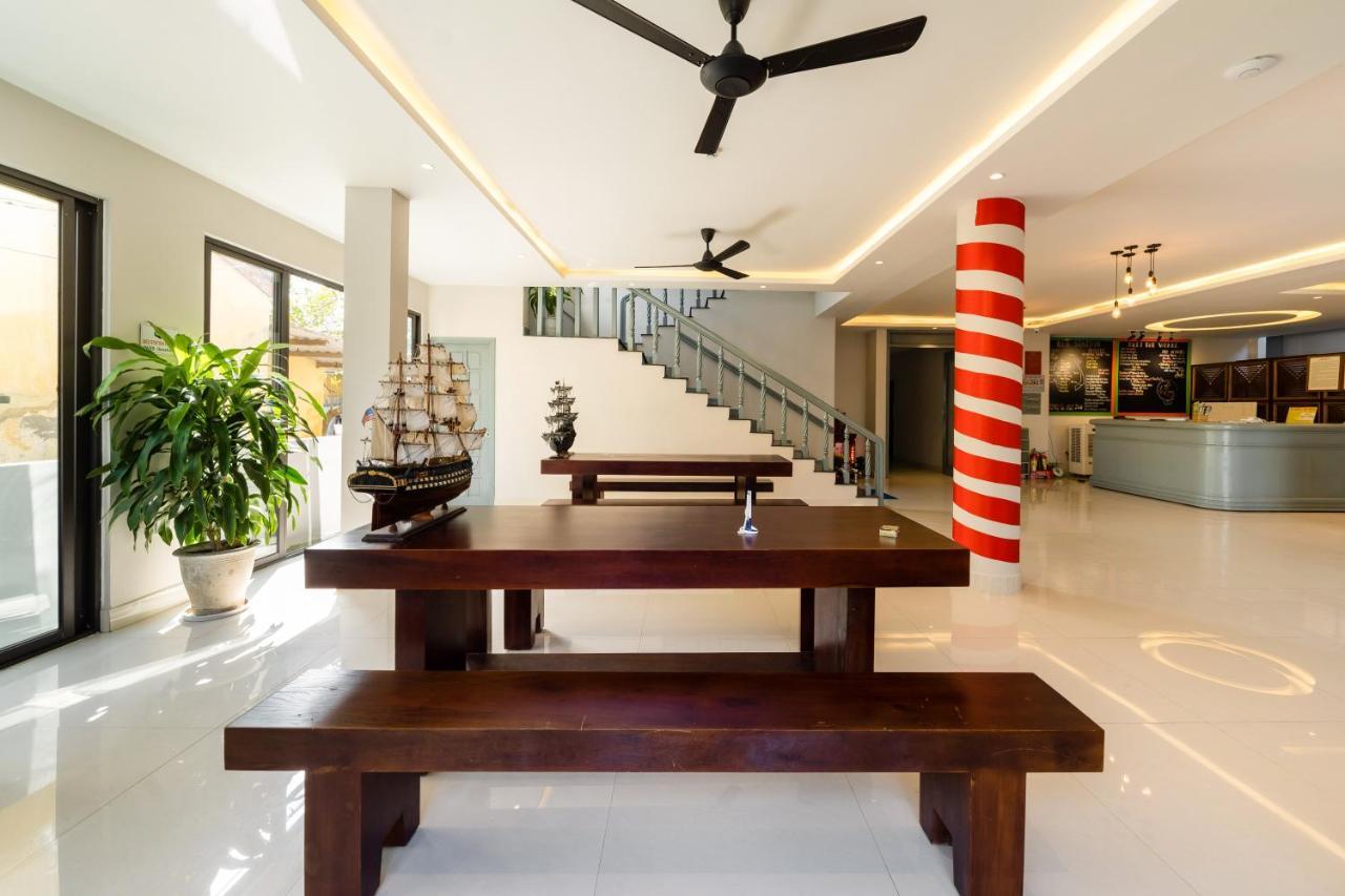 Bed Station Hostel & Pool Bar Hoi An " Former Sunflower" Buitenkant foto